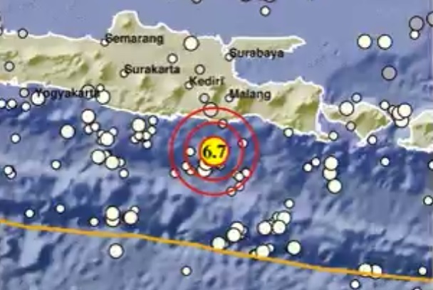 Gempa 6,7 SR Guncang Malang